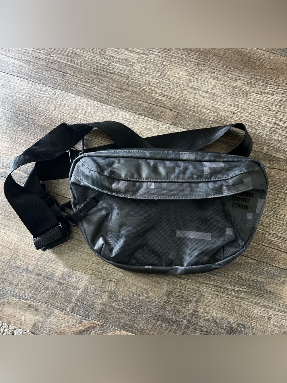 Herschel Supply Studio Nineteen Hip Pack Black Camouflage